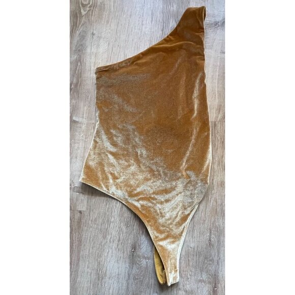 Fabletics Womens Mustard Velour Off One Shoulder Bodysuit Medium - Picture 2 of 9